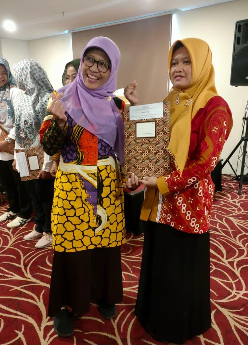 Hadiri Acara Sosialisasi Stunting di Jogja, Kader IMP Hargorejo Terima Piagam